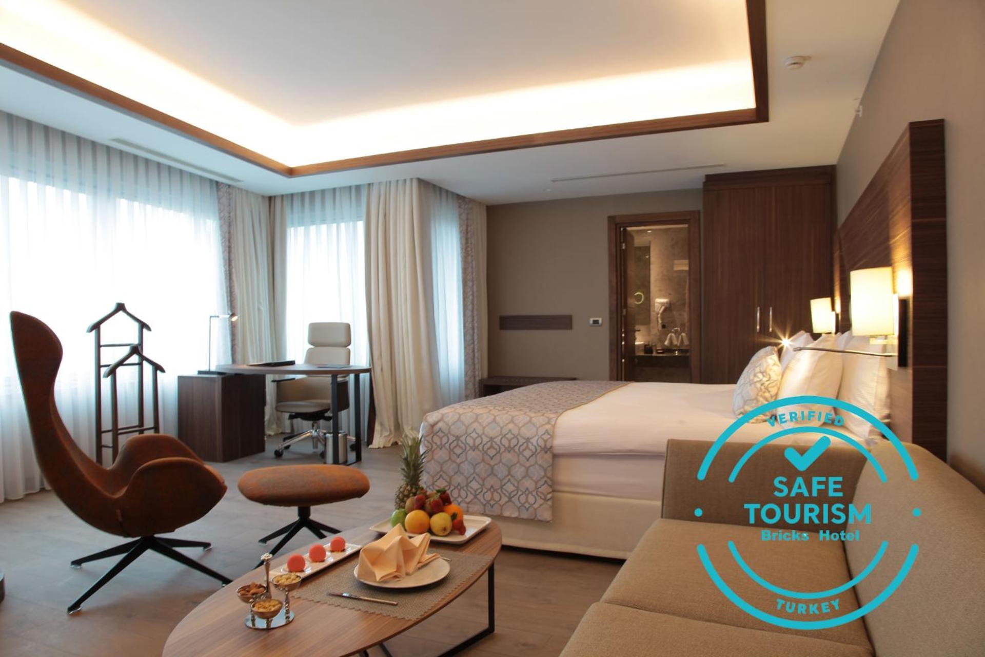 Corner Suite Airport Transfer